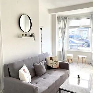  Homestay Kisobi Bedroom 1 United Kingdom